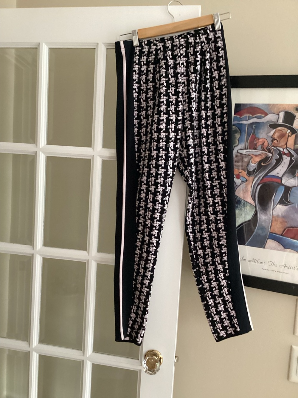 Marc Cain Black and Light Pink Patterned Knit leggings